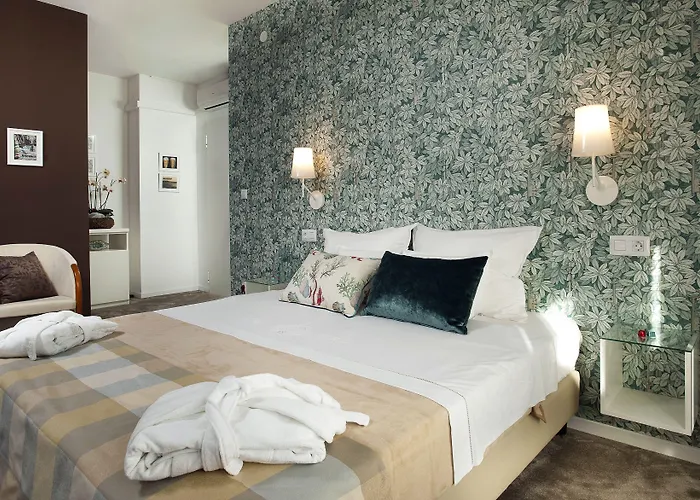 לינה וארוחת בוקר Boban Luxury 4*