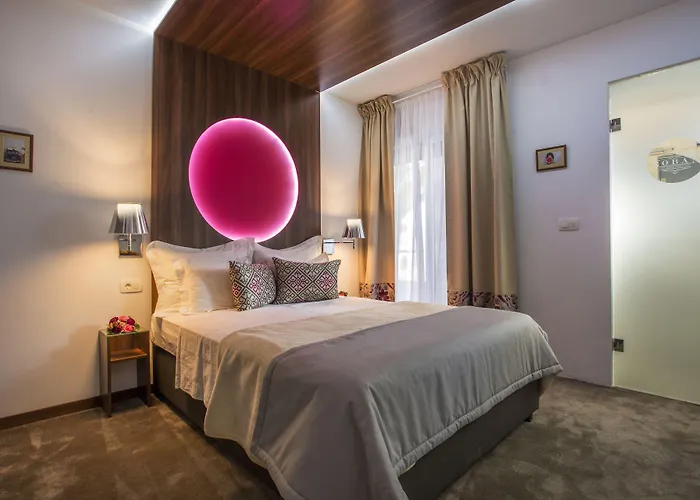 לינה וארוחת בוקר Boban Luxury 4*