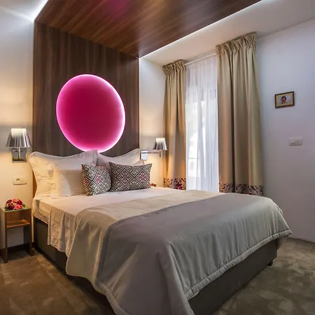 فندق مبيت وإفطار بوبان لوكجري سويتس 4*