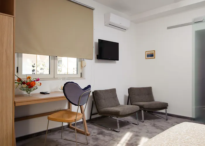 博班豪华套房酒店 4*