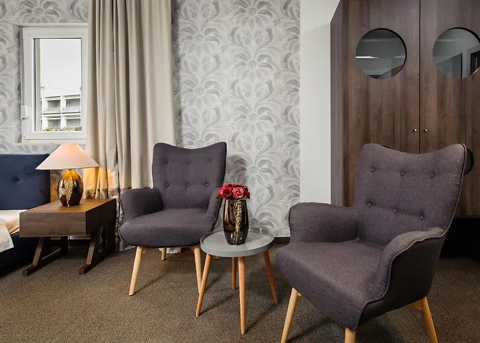 博班豪华套房酒店 4*