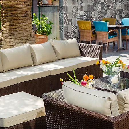 לינה וארוחת בוקר Boban Luxury 4*