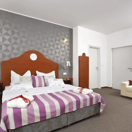 Boban Luxury 4* ספליט